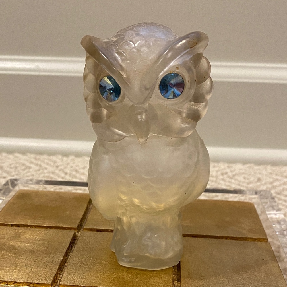 Avon Powder Sachet Frosted Glass Owl with Blue Jewel Eyes
